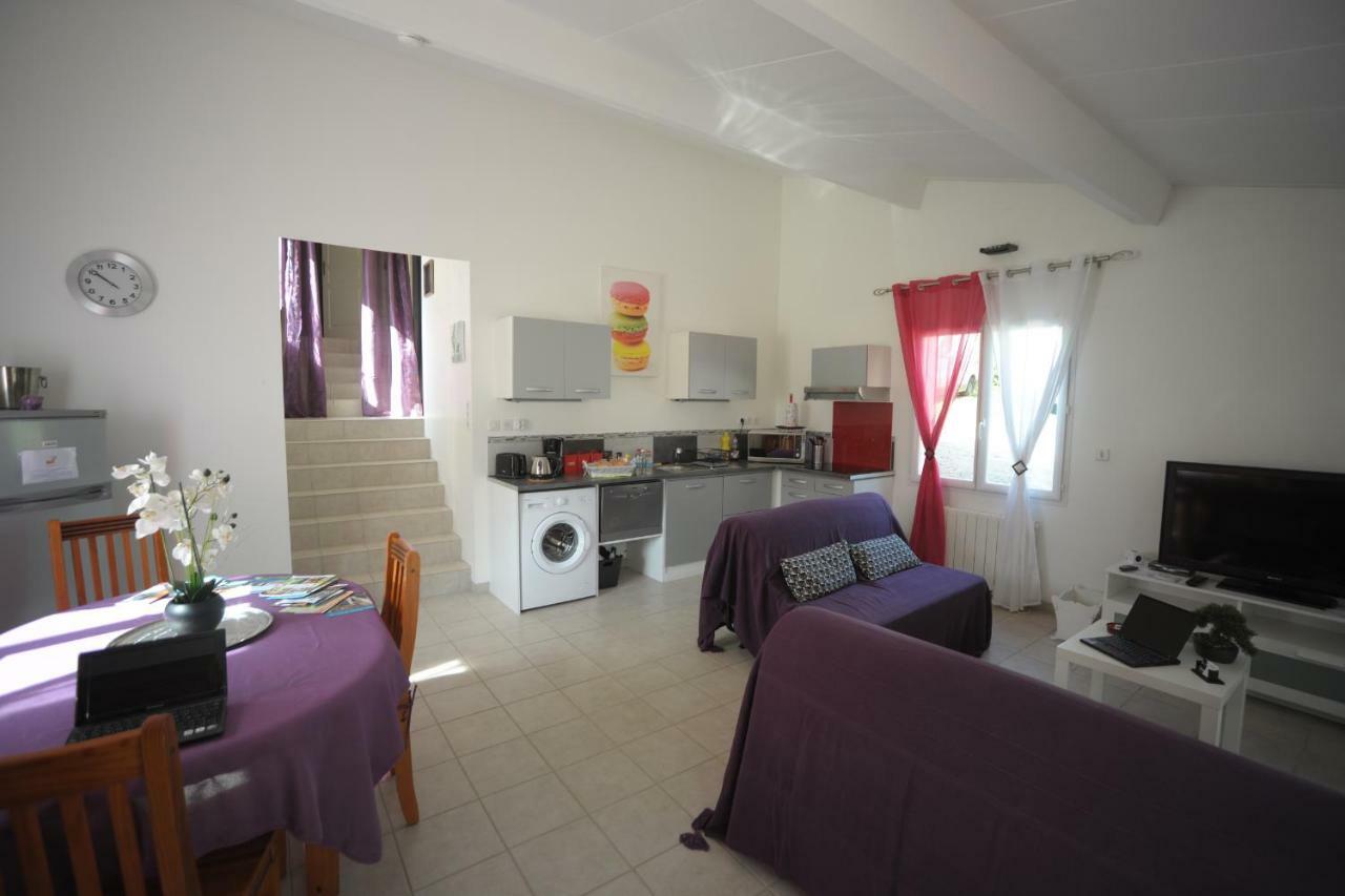 Apartment A Carreyrat Calme Et Verdoyant